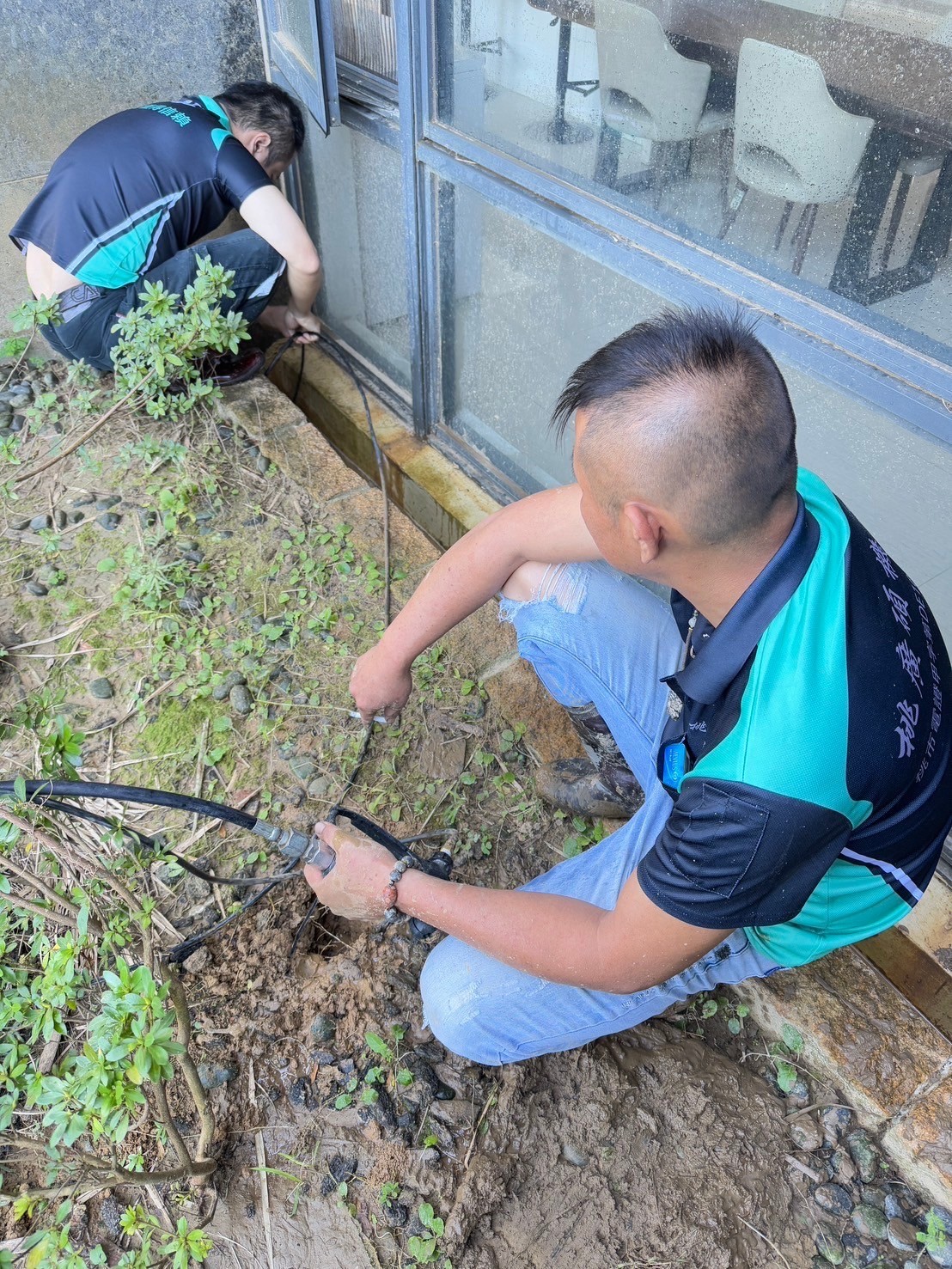 中庭花圃排水管水刀洗管工程-水溝清理