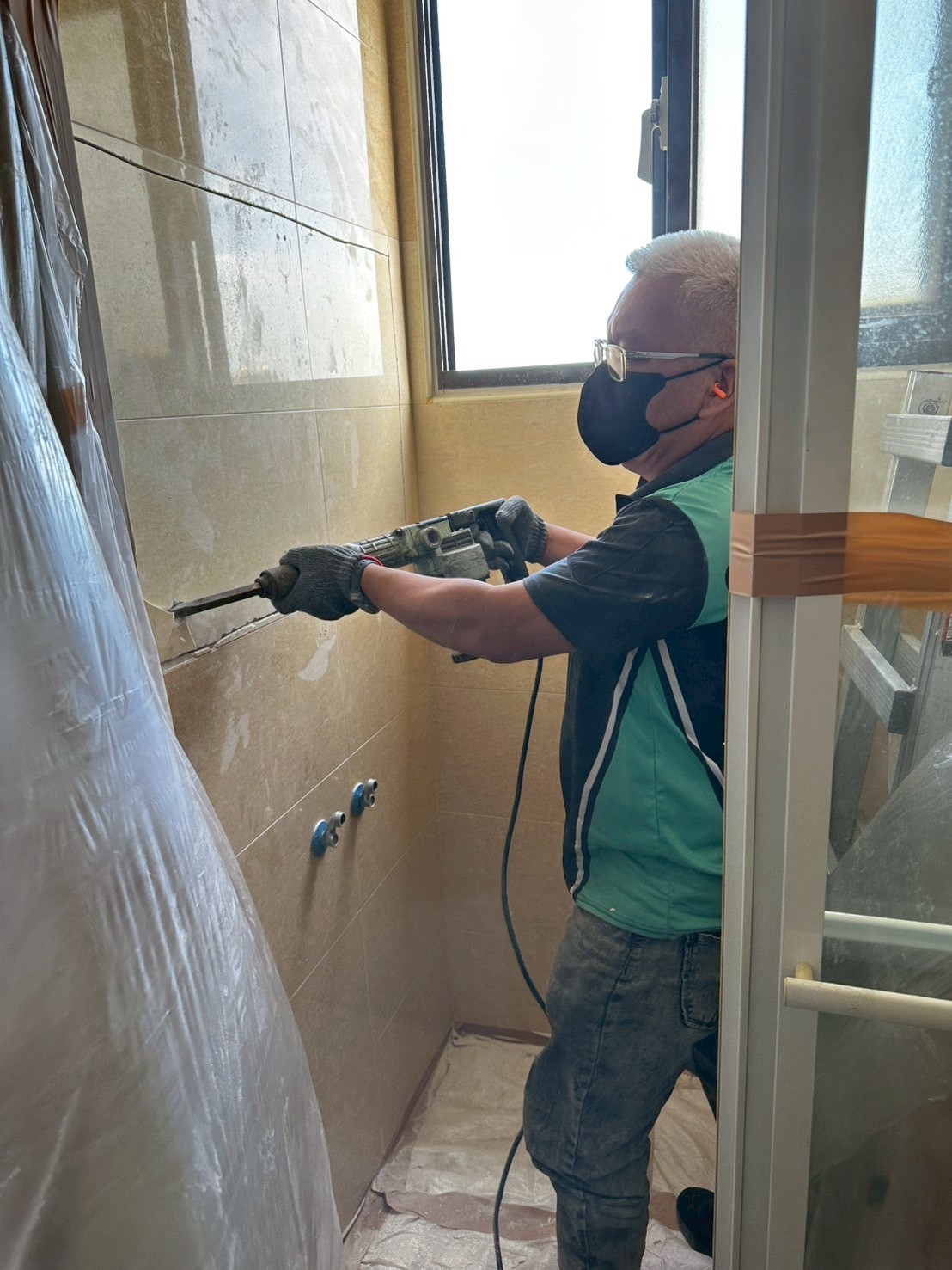 1140812鉑金苑社區廁所馬桶幹管阻塞排除作業-拆牆