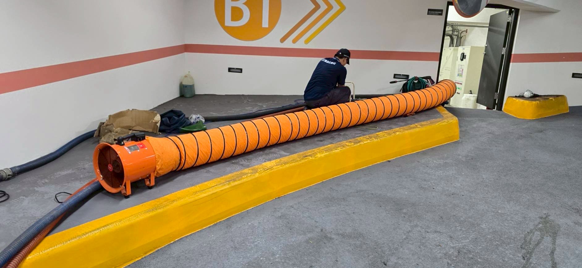 1140901中壢1號社會住宅水肥抽取暨化糞池清運工程-鴻碩環工施工中