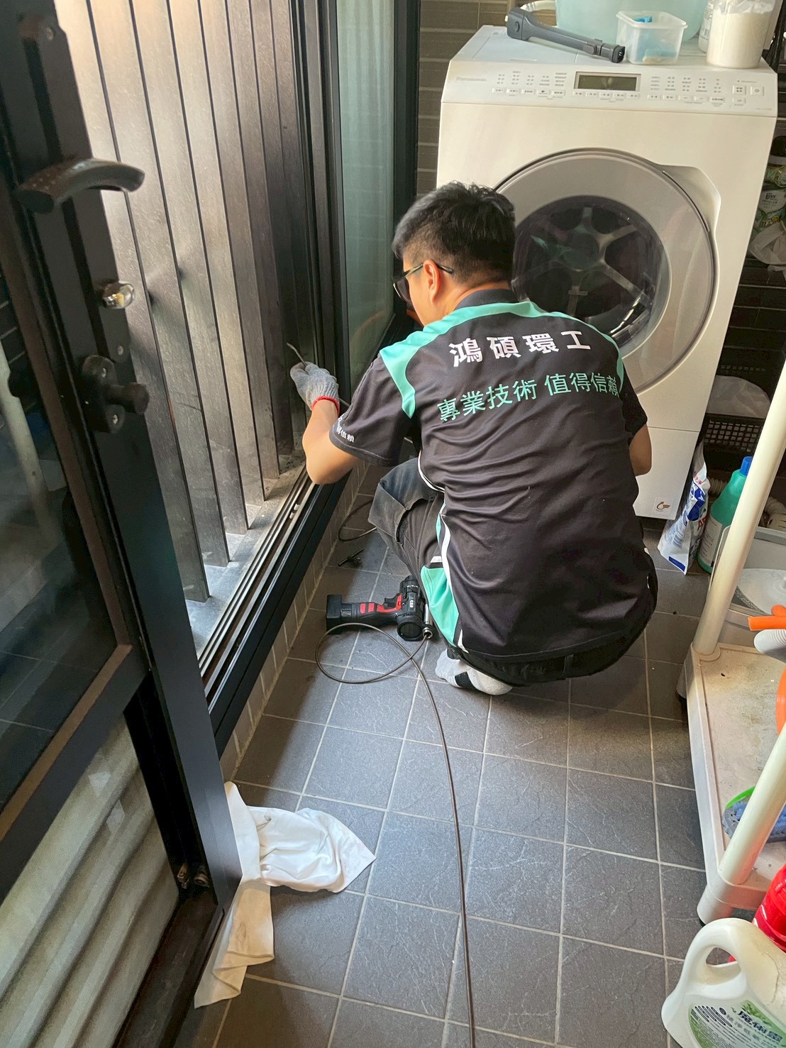 1141016住戶冷氣維修案例：水沐芳華社區冷氣排水管疏通與清洗