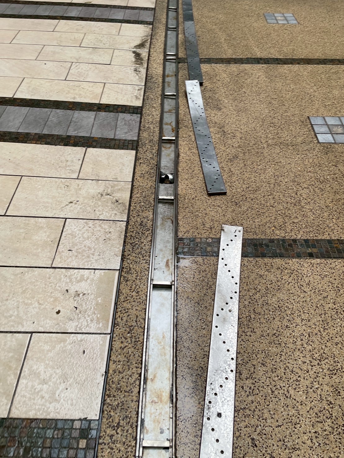 1140901鴻築吾江社區大樓地排及上車道清淤水刀清洗案例-清潔後