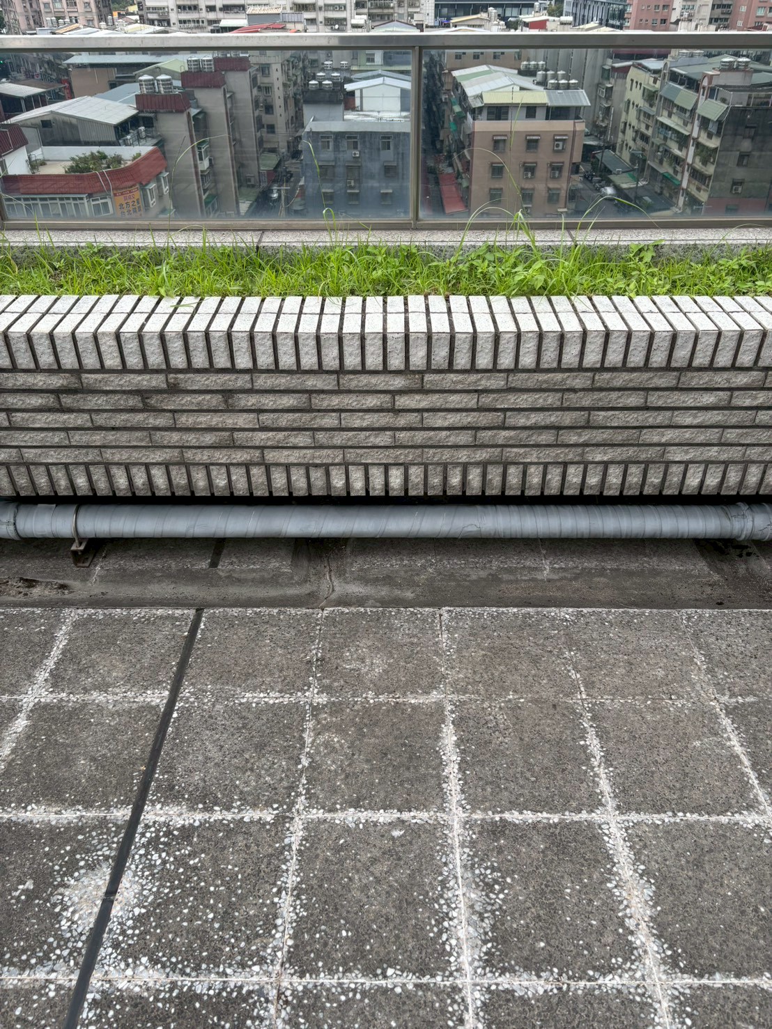 1141208服務紀錄：【北歐客廳社區】頂樓排水系統專案現勘—確保雨季無憂的關鍵防線