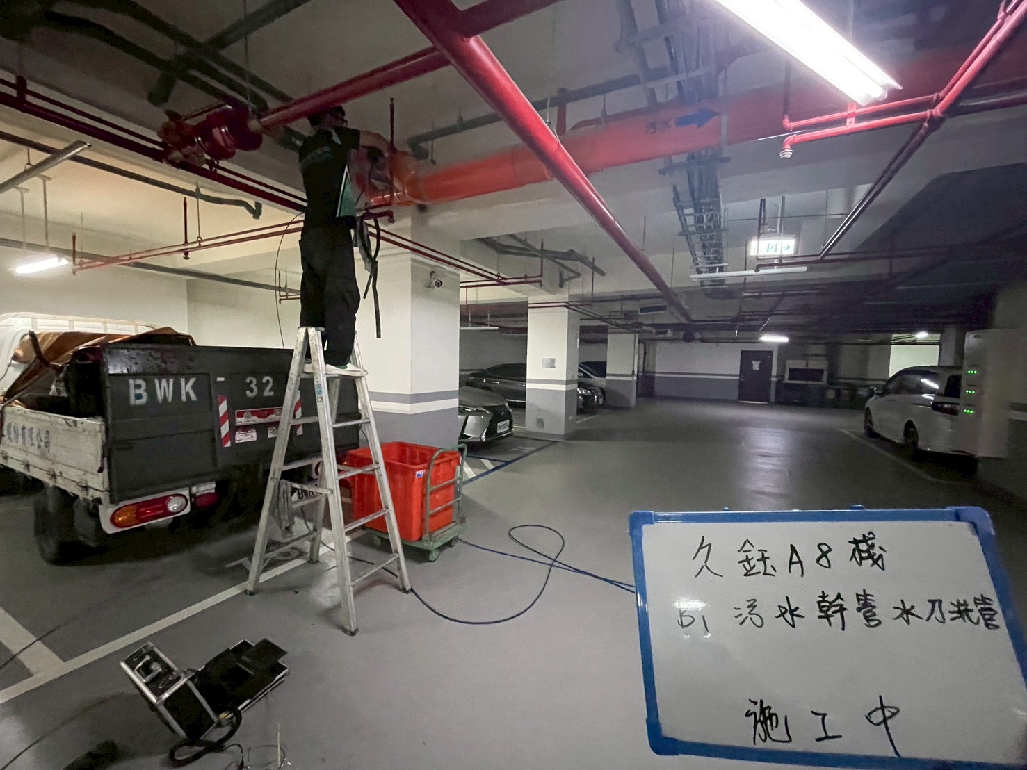 桃園市龜山區久鈺A8棧社區｜高壓水刀洗管工程案例-施工中