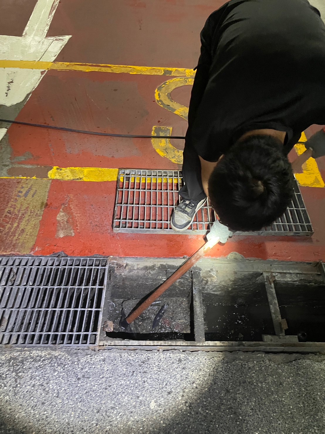 114/10/31鴻築吾江社區車道截水溝及中庭清淤服務案例