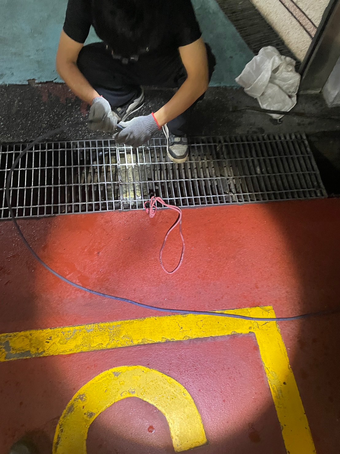 114/10/31鴻築吾江社區車道截水溝及中庭清淤服務案例