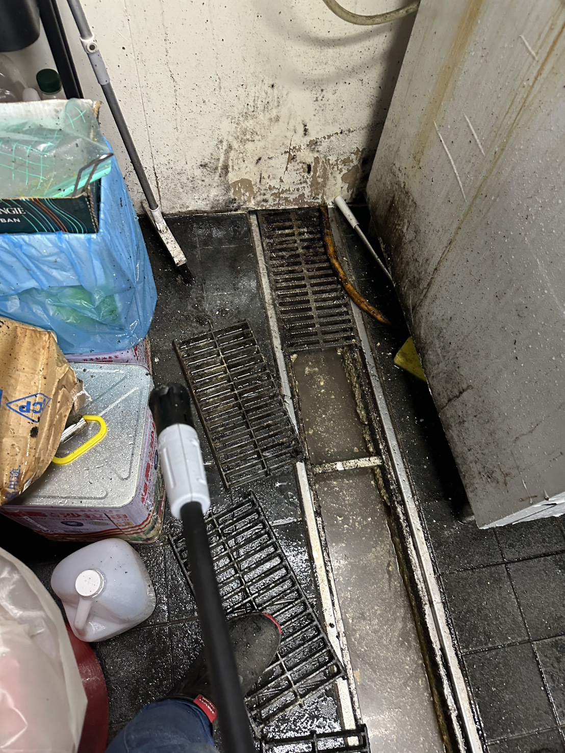楊楊商行1150511截油槽及地溝清洗案例-案場
